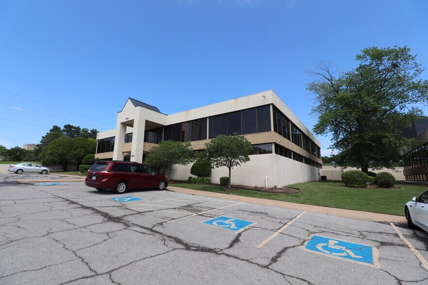 More Photos Of 6711 S Yale Ave, Tulsa Unknown For Lease