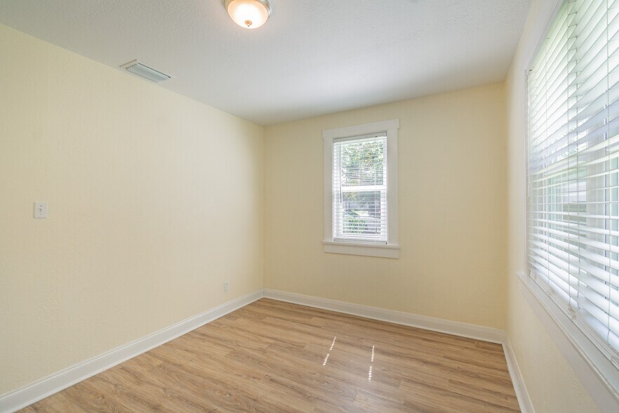 More Photos Of 2706 Stallone Dr, Tampa Office Residential For Lease