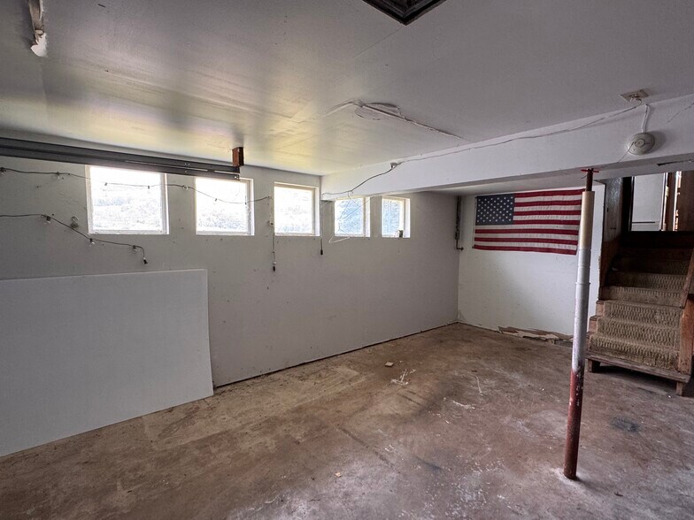 More Photos Of 2013 General Potter Hwy, Centre Hall Showroom For Sale