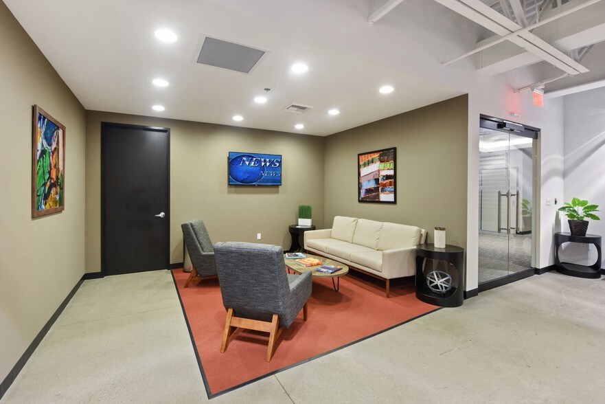 More Photos Of 2219 Rimland Dr, Bellingham Office For Lease