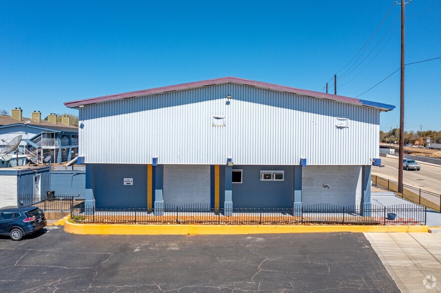 More Photos Of 1175 N Watson Rd, Arlington Hotel For Sale