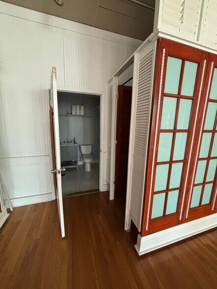 More Photos Of 112 N Market St, Charleston Hotel For Lease