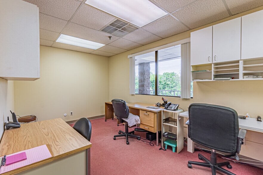 More Photos Of 35-37 Progress St, Edison Medical For Sale