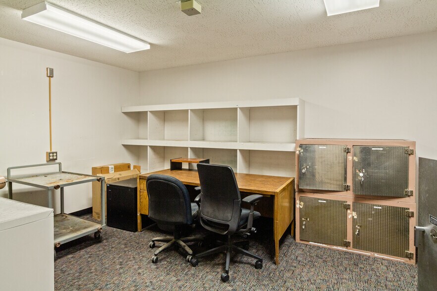 More Photos Of 17 1st Ave SW, Minot Bank For Sale