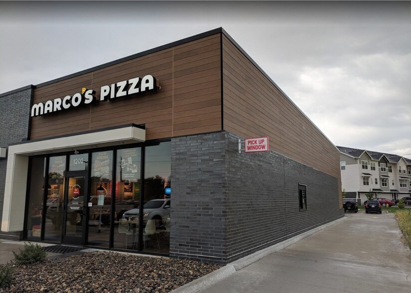 More Photos Of 1176-1196 SE University Ave, Waukee Freestanding For Lease
