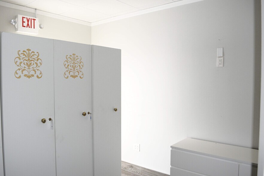 More Photos Of 2015 W Fairbanks Ave, Winter Park Storefront For Sale