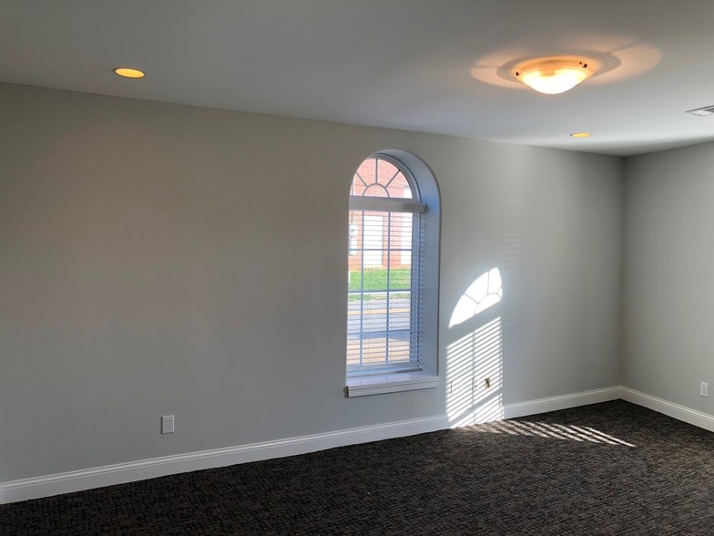 More Photos Of 4 S Tennessee St, Cartersville Office For Lease