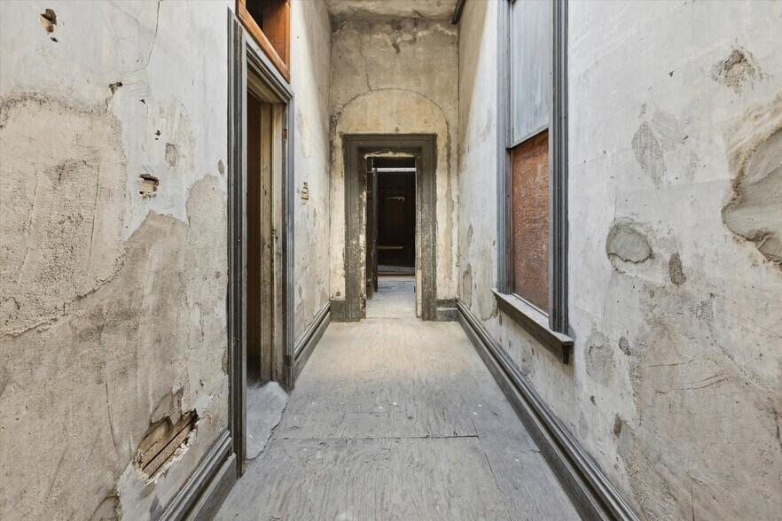 More Photos Of 1017 Washington Ave, Bay City Storefront Retail Residential For Sale