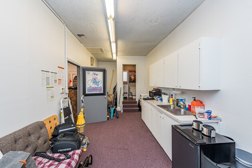 More Photos Of 213 E Washington St, Sequim Storefront Retail Office For Sale