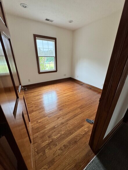 More Photos Of 109 Chase Dr, Hurricane Office For Lease