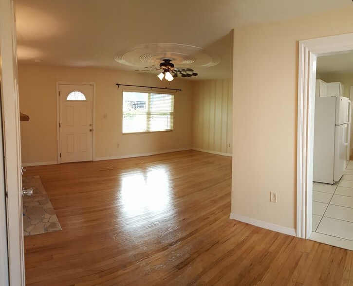 More Photos Of 928 Myrtle Ave, Melbourne Office Residential For Lease