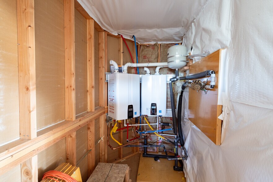 More Photos Of 14969 W Bow Hill Rd, Bow Bar For Sale