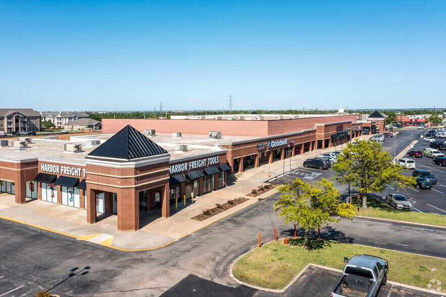 More Photos Of 8015-9521 NW Expressway St, Oklahoma City Unknown For Lease