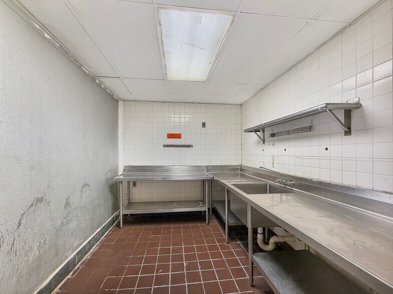 More Photos Of 1816 McFarland Blvd, Northport Restaurant For Lease