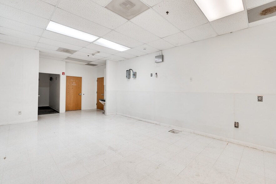 More Photos Of 222 I St, Los Banos Office For Lease