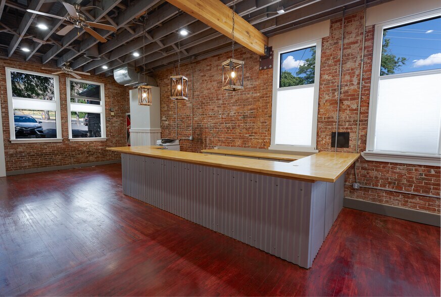 Primary Photo Of 600 NE Colorado St, Pullman Storefront For Lease