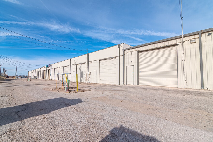 More Photos Of 5023 Princeton Ave, Midland Loft Creative Space For Lease