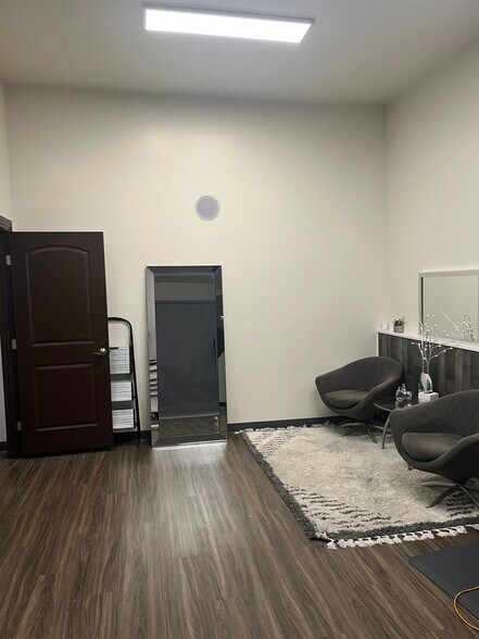 More Photos Of 700 N Main St, Santa Ana Storefront Retail Office For Lease