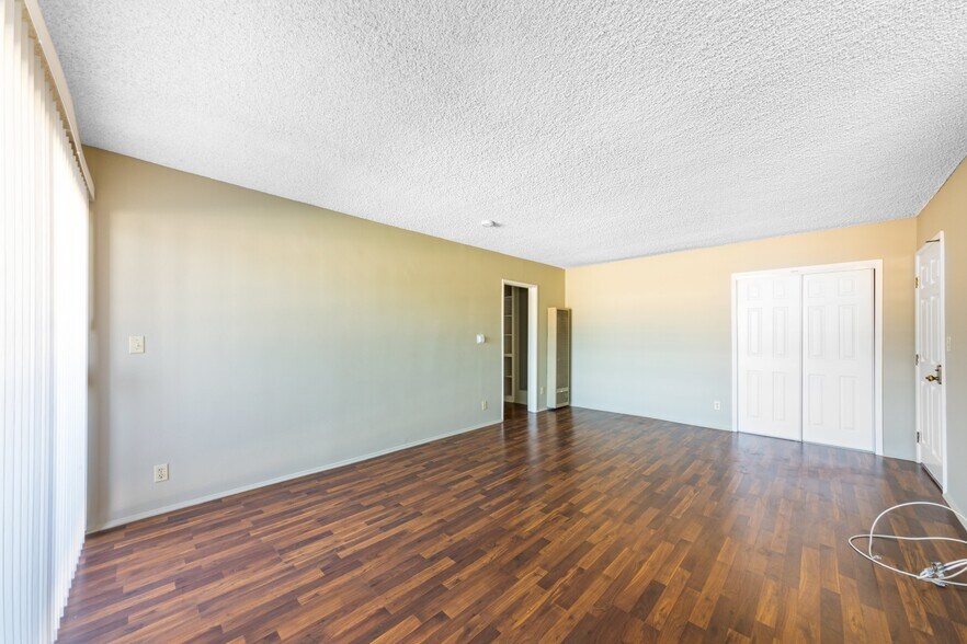 More Photos Of 13951 Moorpark St, Sherman Oaks Apartments For Sale