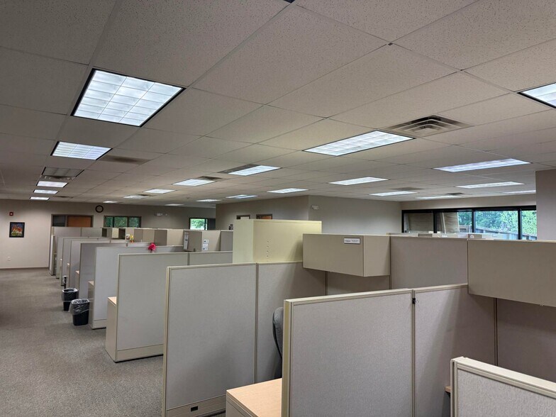 More Photos Of 29 British American Blvd, Latham Office For Sale