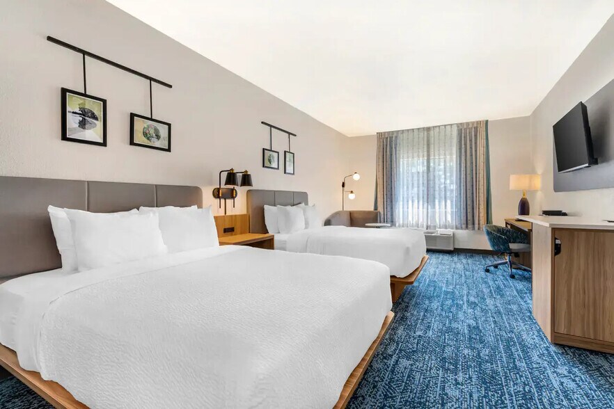 More Photos Of 1439 N Highway 67, Cedar Hill Hotel For Sale