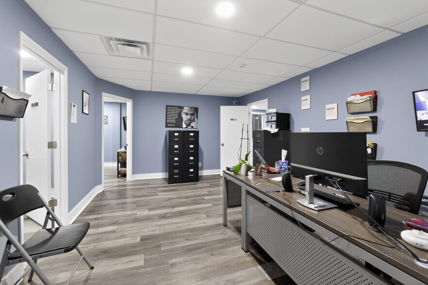 More Photos Of 1501 N Walnut St, Wilmington Office For Sale