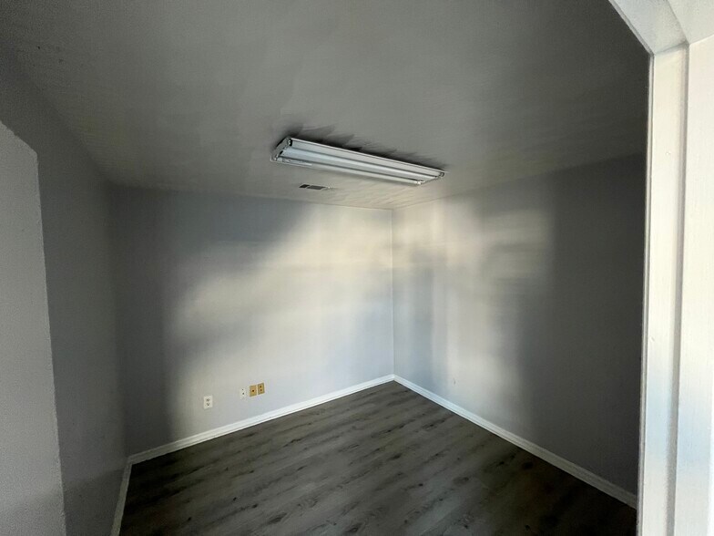 More Photos Of 3562-3570 NW 97th Blvd, Gainesville Distribution For Lease