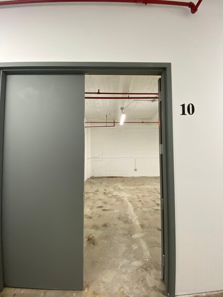 More Photos Of 901 E 31st St, Los Angeles Manufacturing For Lease