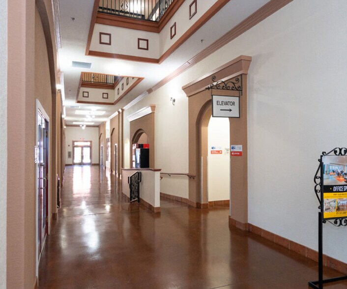 More Photos Of 1500 N Main St, Fort Worth Office For Sale