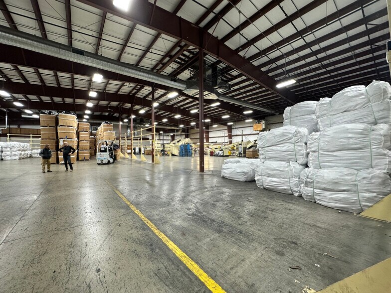 More Photos Of 15 Park Dr, Franklin Manufacturing For Lease