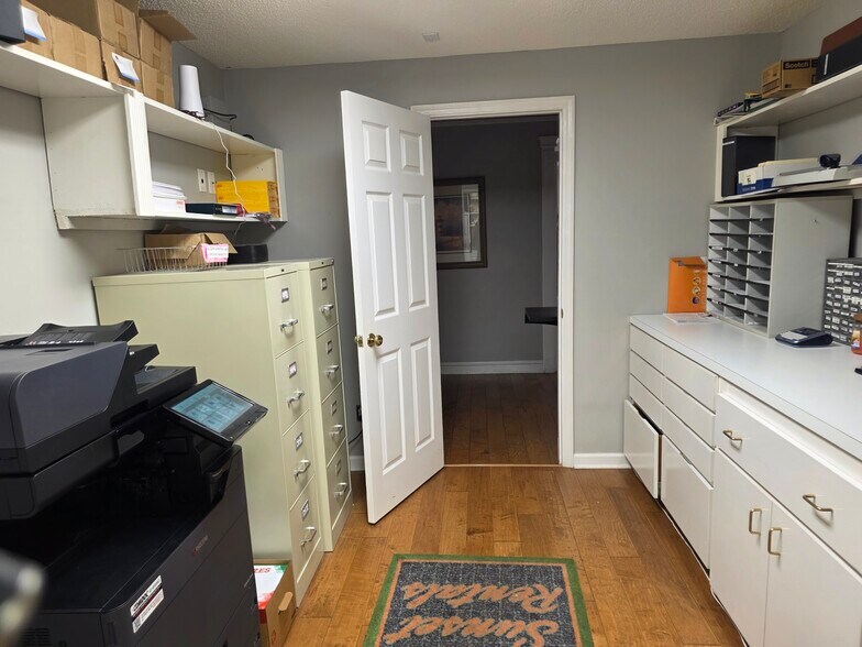 More Photos Of 21 New Orleans Rd, Hilton Head Island Office For Sale