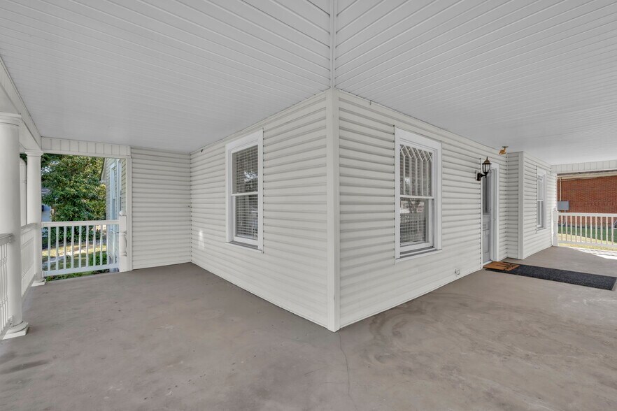 More Photos Of 408 N Main St, Greer Office For Sale