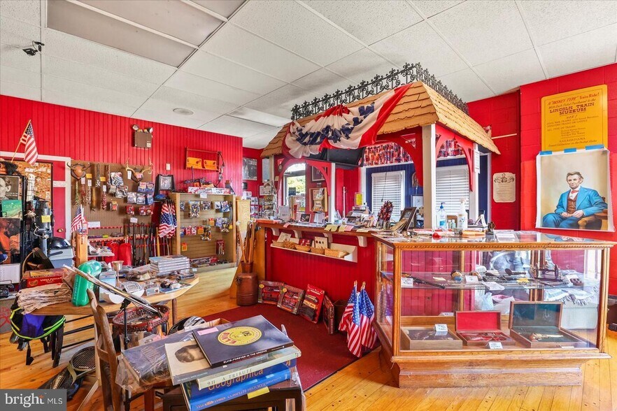 More Photos Of 425 Steinwehr Ave, Gettysburg Storefront Retail Office For Sale