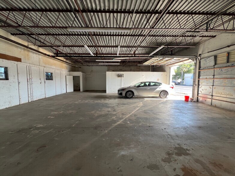 More Photos Of 3885 Investment Ln, Riviera Beach Warehouse For Lease