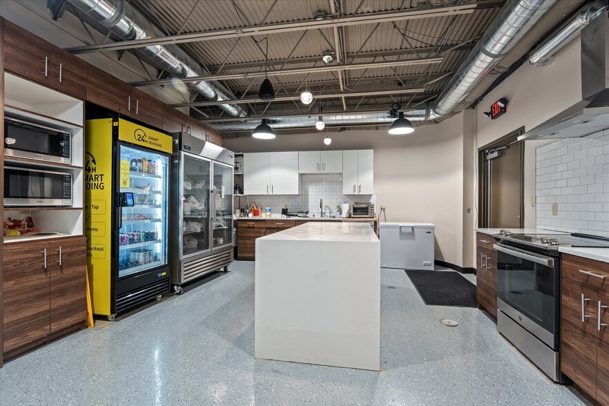 More Photos Of 29444 Northwestern Hwy, Southfield Office For Sale