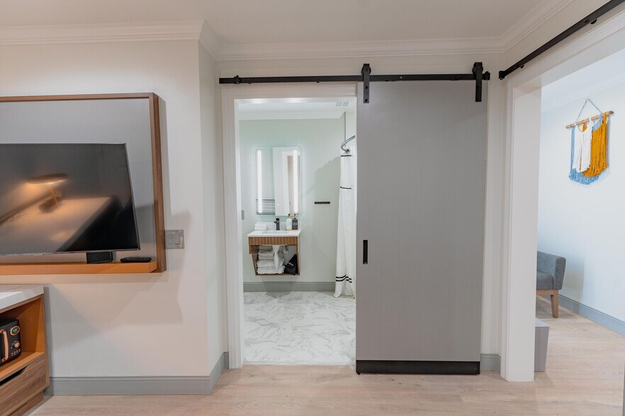 More Photos Of 1107 N Broadway, Santa Maria Hotel For Sale