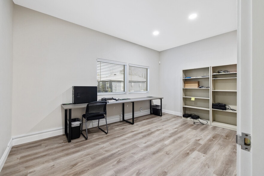 More Photos Of 1620 W Mineral King Ave, Visalia Office For Sale