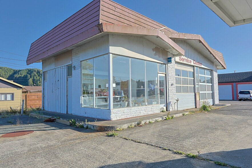 More Photos Of 2118 Winchester Ave, Reedsport Convenience Store For Sale