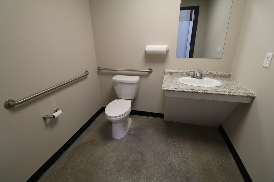 More Photos Of 76 Bay Creek Rd, Loganville Warehouse For Lease