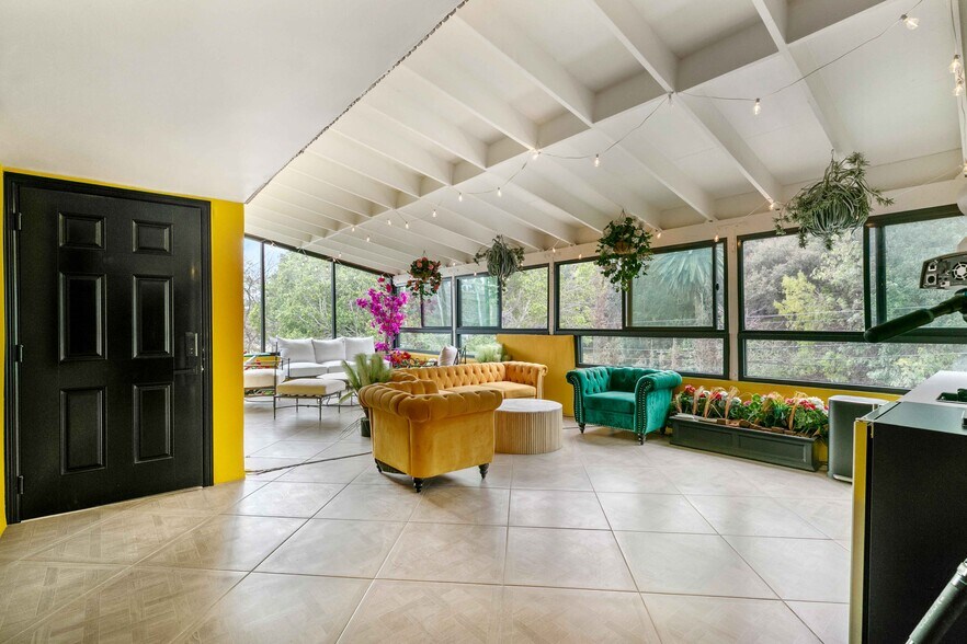 More Photos Of 11112 Ventura Blvd, Studio City Office For Sale