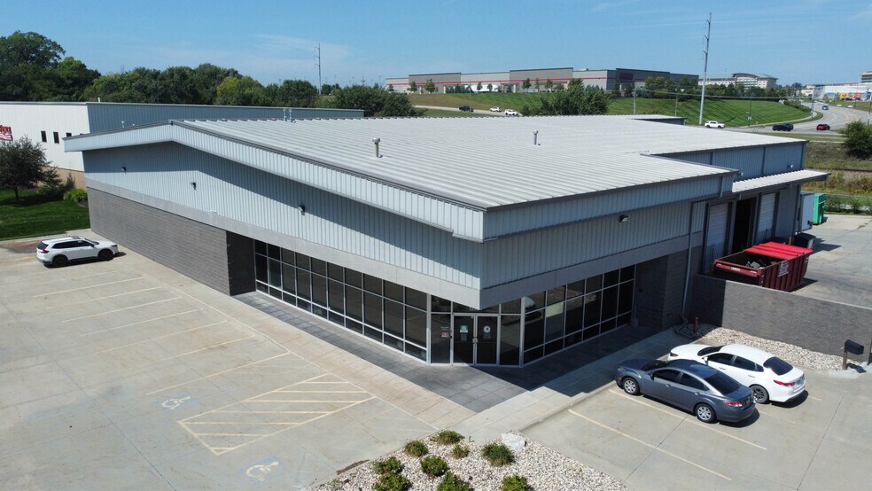 Primary Photo Of 12304 Cary Cir, La Vista Warehouse For Lease