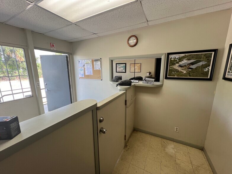 More Photos Of 5101 S 24th Ave, Tampa Manufacturing For Sale