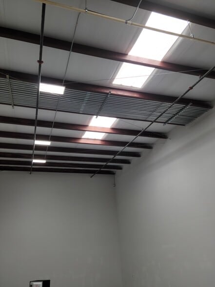 More Photos Of 3623 E Evans Rd, San Antonio Light Distribution For Lease