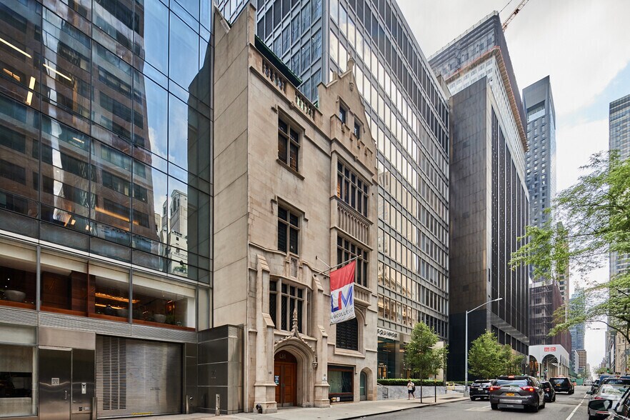 More Photos Of 12 E 53rd St, New York Loft Creative Space For Sale