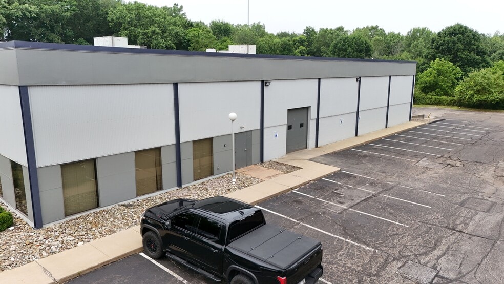 More Photos Of 5282 Hudson Dr, Hudson Warehouse For Lease