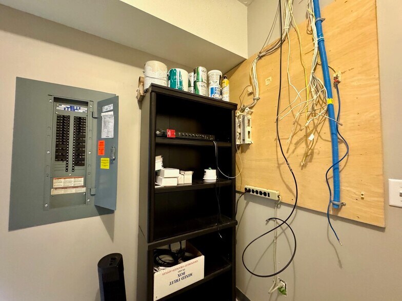 More Photos Of 5308 Parklane Dr, Kearney Serviced Offices For Sale