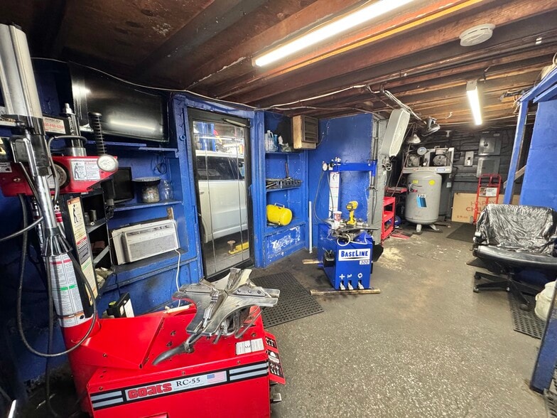 More Photos Of 973 Bergen St, Newark Auto Repair For Sale