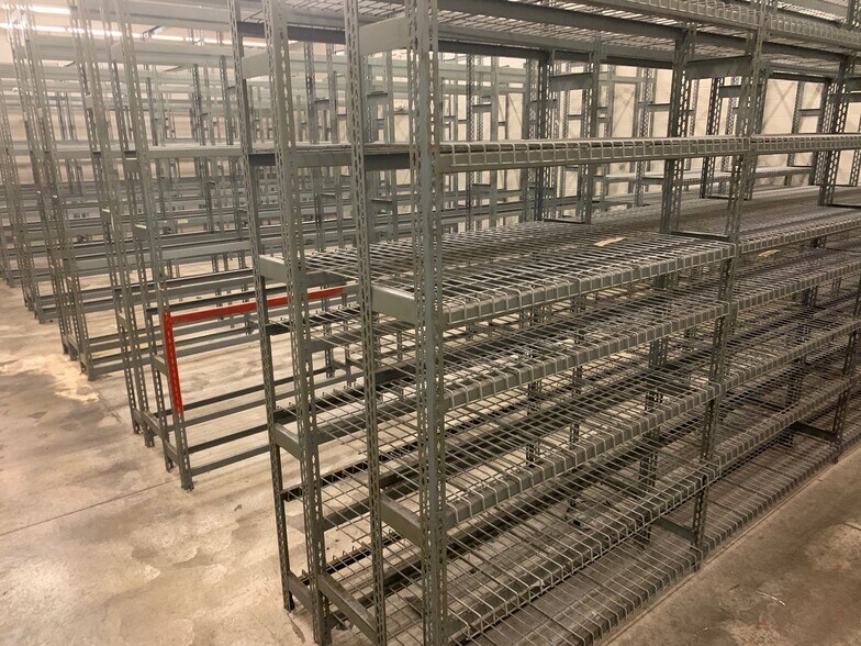 More Photos Of 7811 Southtown Crossing Blvd, Fort Wayne Auto Repair For Sale