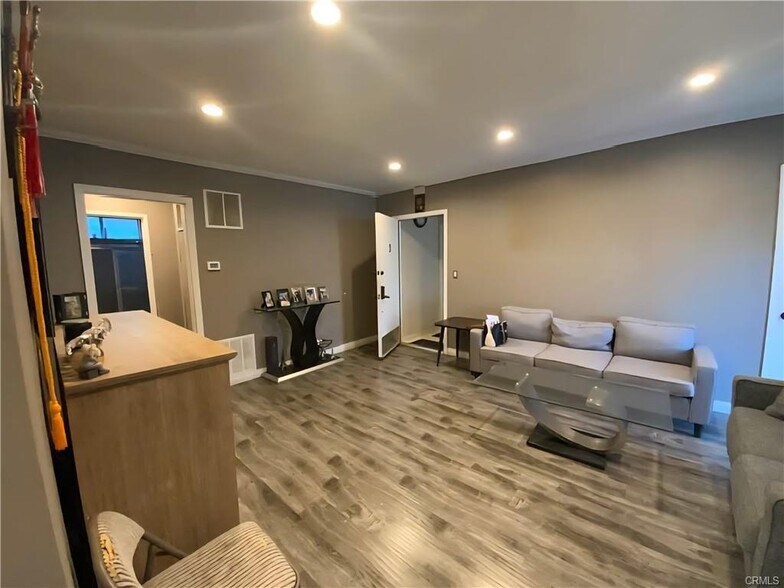 More Photos Of 5665 Franklin Ave, Los Angeles Apartments For Sale