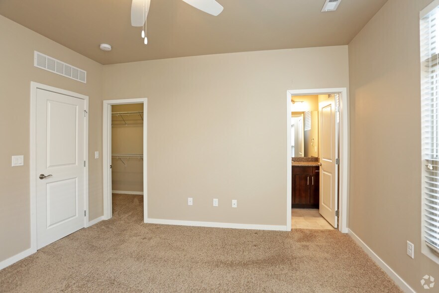 More Photos Of 325 SW 7th St, Des Moines Apartments For Sale